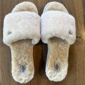 UGGs Women's Fluffy Cream Slippers